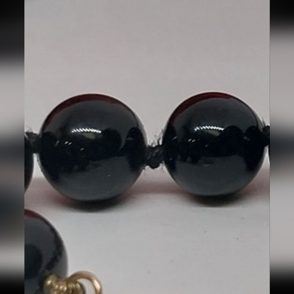Vintage 14k Gold & Black Onyx individually knotted Beaded Necklace - Picture 6 of 8